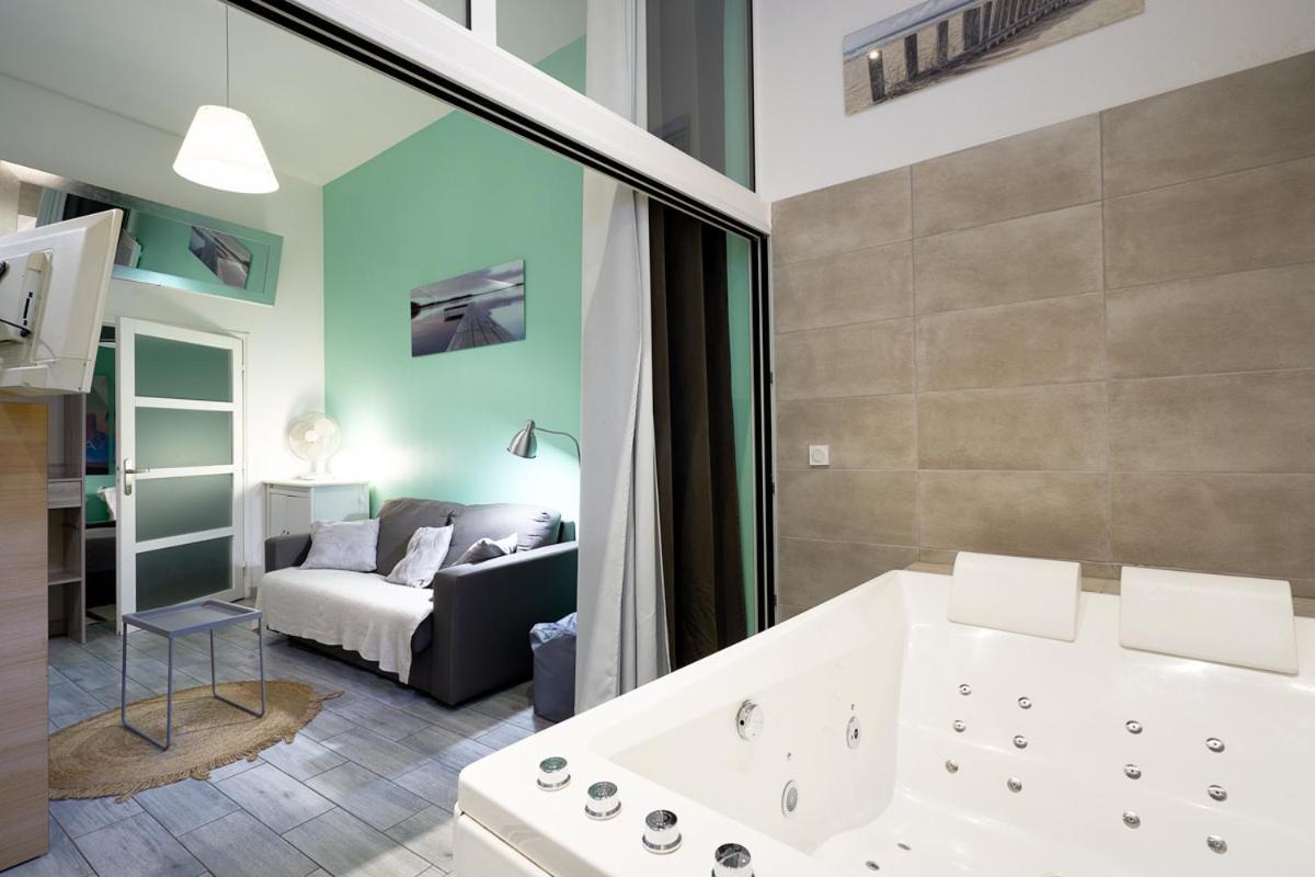 Wellkhome Appartements & Services บอร์โด ภายนอก รูปภาพ